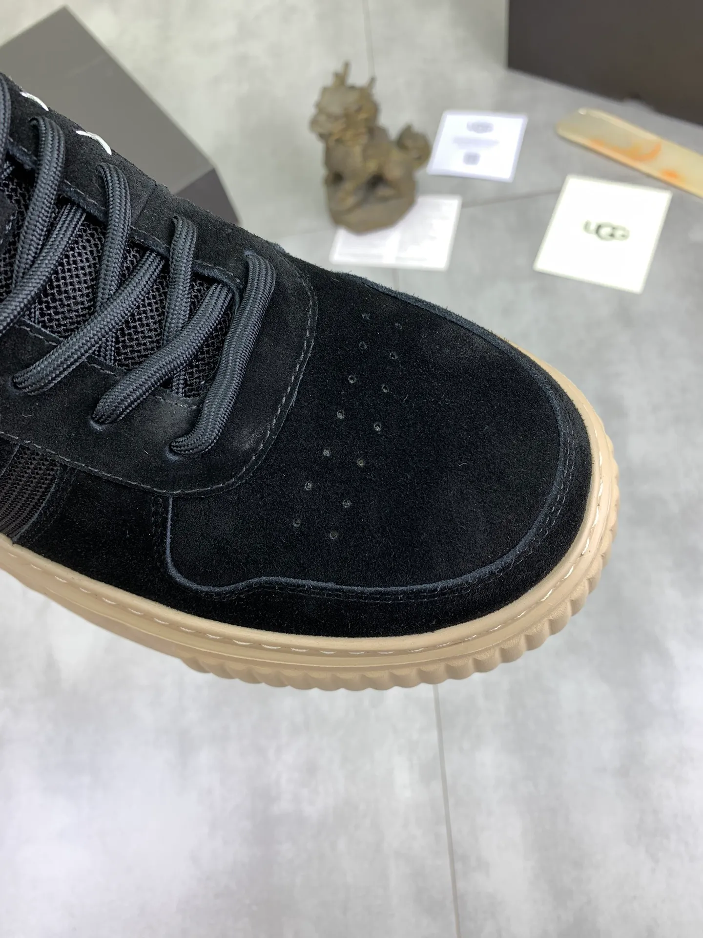 Men's shoes 💰P640 [New style] 💰 🆘 "Real wool" [UGG] 👉The popular men's shoes are synchronized with the official website 🔰The quality of the genuine products [satisfied] is not comparable to the imitations in the general market 🌀The upper is imported Italian frosted cowhide, and the lining is: foot pad 🅰️ grade 🐑Real wool👻Only Grade A can show the effect The hand feels smooth and delicate 🔱The shoe shape is grand, only genuine manufacturers can do it 🎄The perfect toughness of the original outsole 👻⬛️ allows customers to say goodbye to one-time consumption. Real wool lining, super warm. Available in black, brown and gray. Size: 39-44